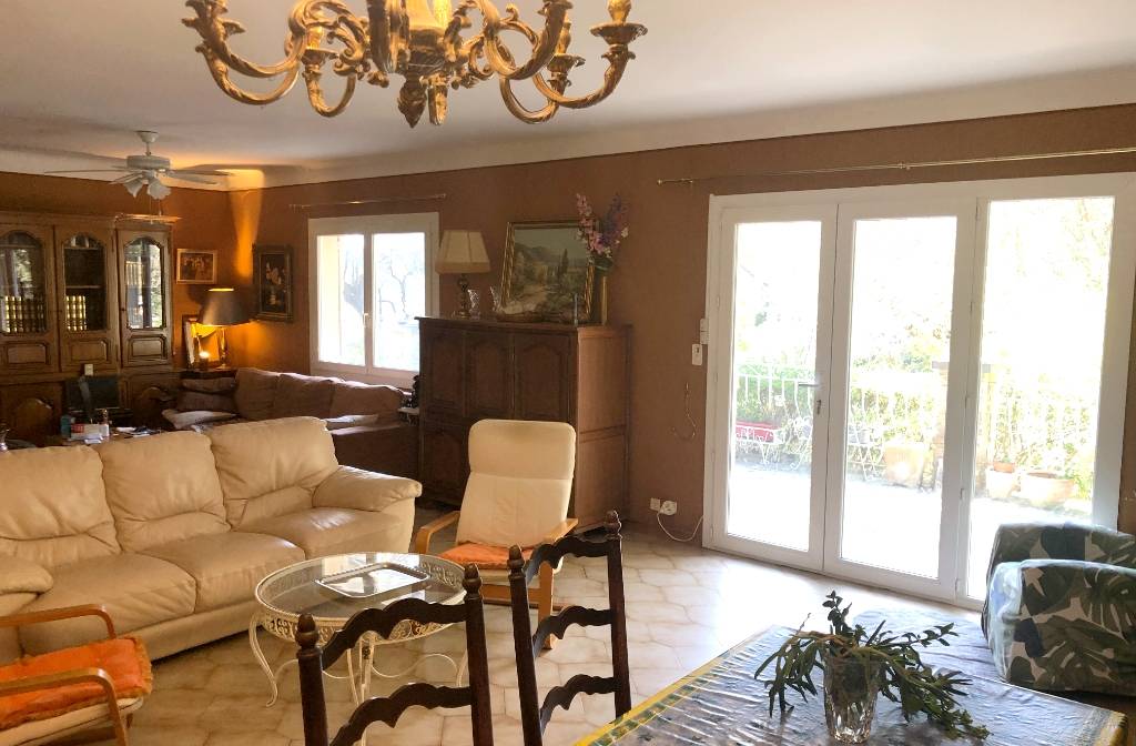 Villa à vendre par agence immobilière