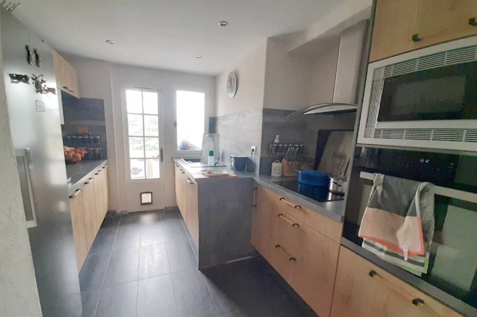 Appartement rénové de deux chambres à vendre proche du centre-ville de Saint Cyr sur Mer