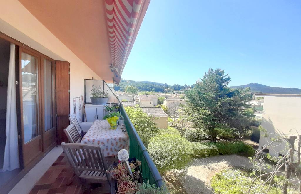 Appartement en dernier étage à vendre à Saint Cyr