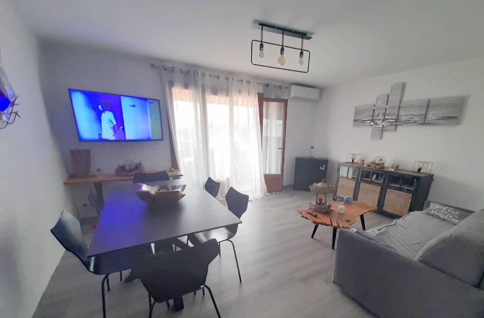 Appartement T3 en dernier étage et cave à vendre à proximité de la gare de Saint Cyr