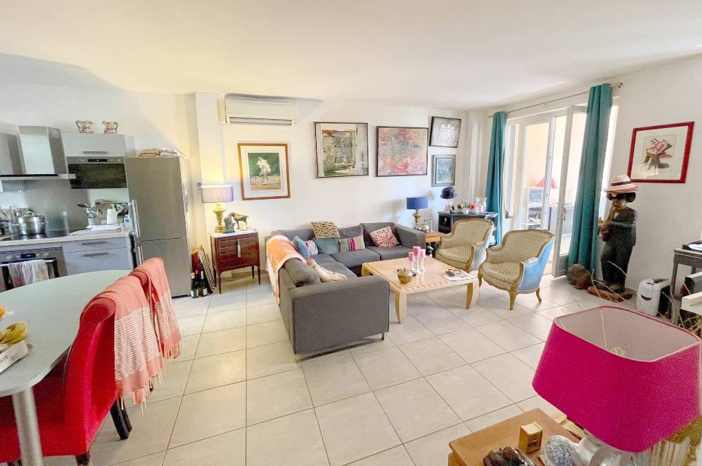 Appartement 3 pièces en parfait état à vendre à proximité du port de Sanary