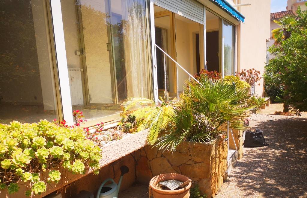 Appartement avec jardin privatif à vendre dans le centre de Sanary