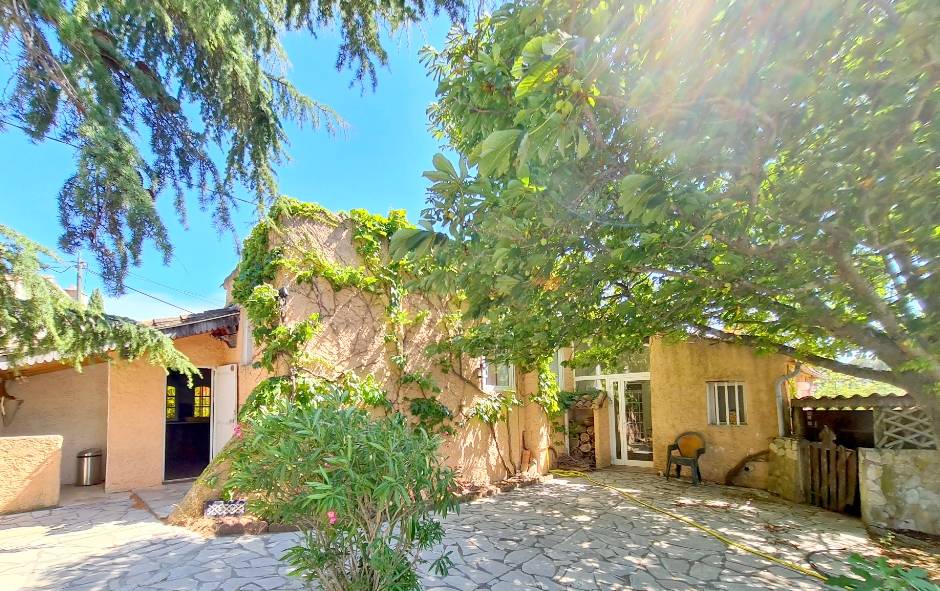 Maison de charme à vendre au hameau de Sainte-Anne au Castellet