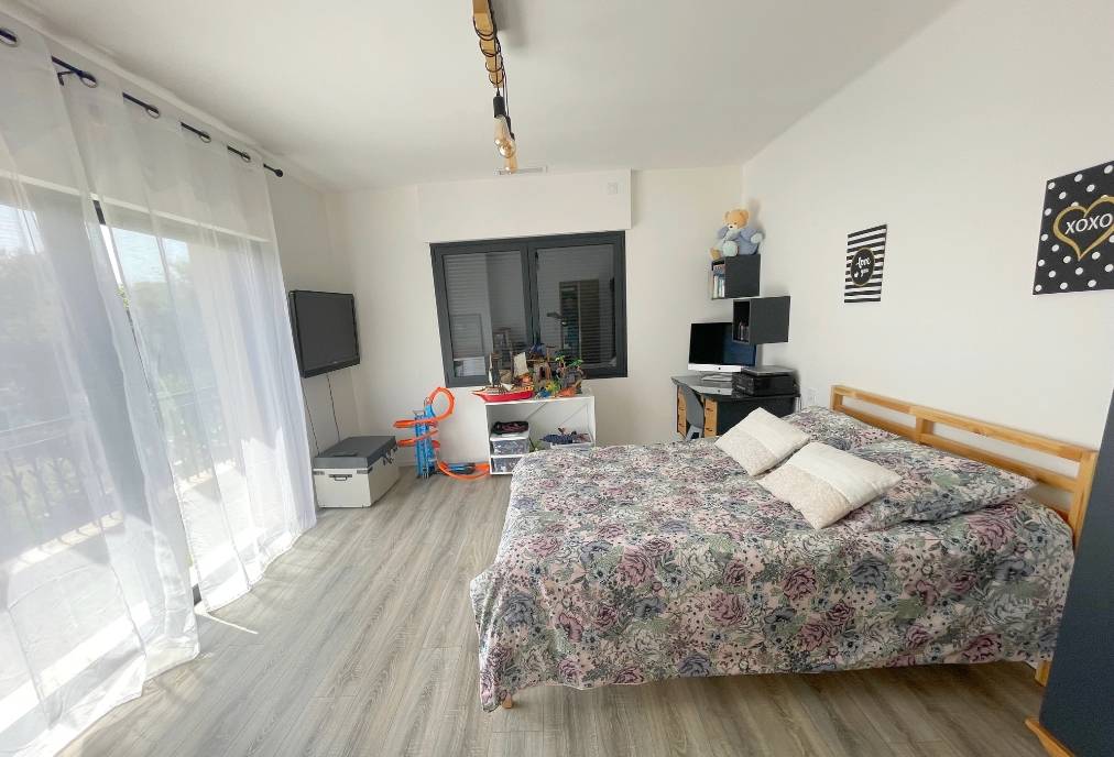 Demeure de quatre chambres avec jardin et jacuzzi à vendre à Sanary