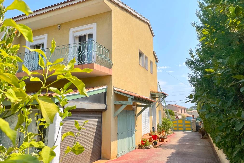 Maison 3 façades à vendre dans un lotissement de Six-Fours