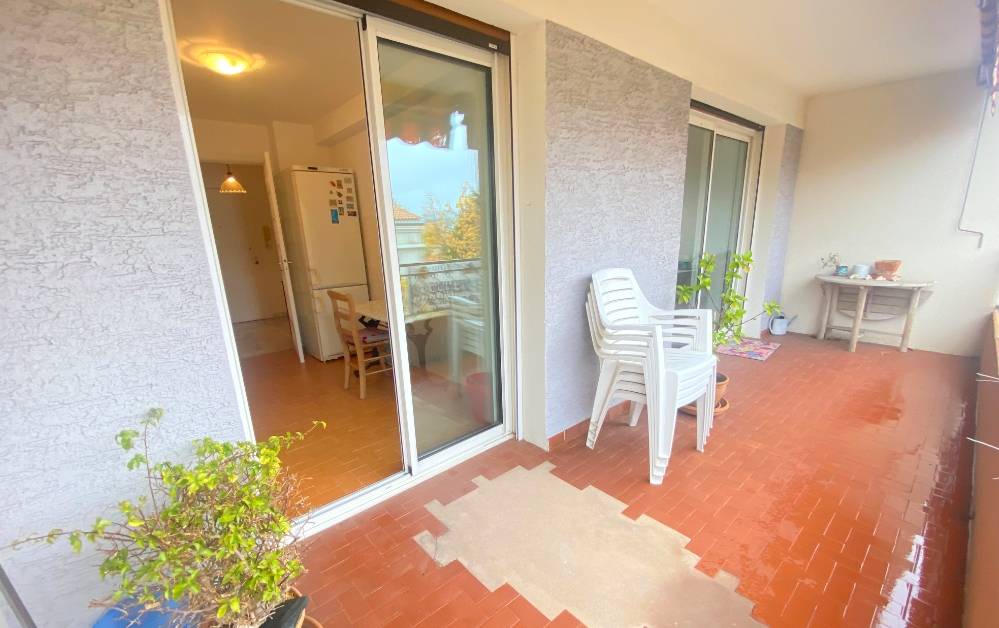 Appartement T4 avec terrasse à vendre dans le centre-ville de Sanary