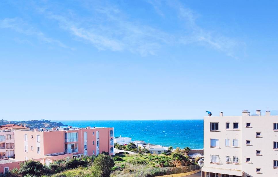 Appartement deux pièces avec vue mer à vendre sur la Corniche de Solviou