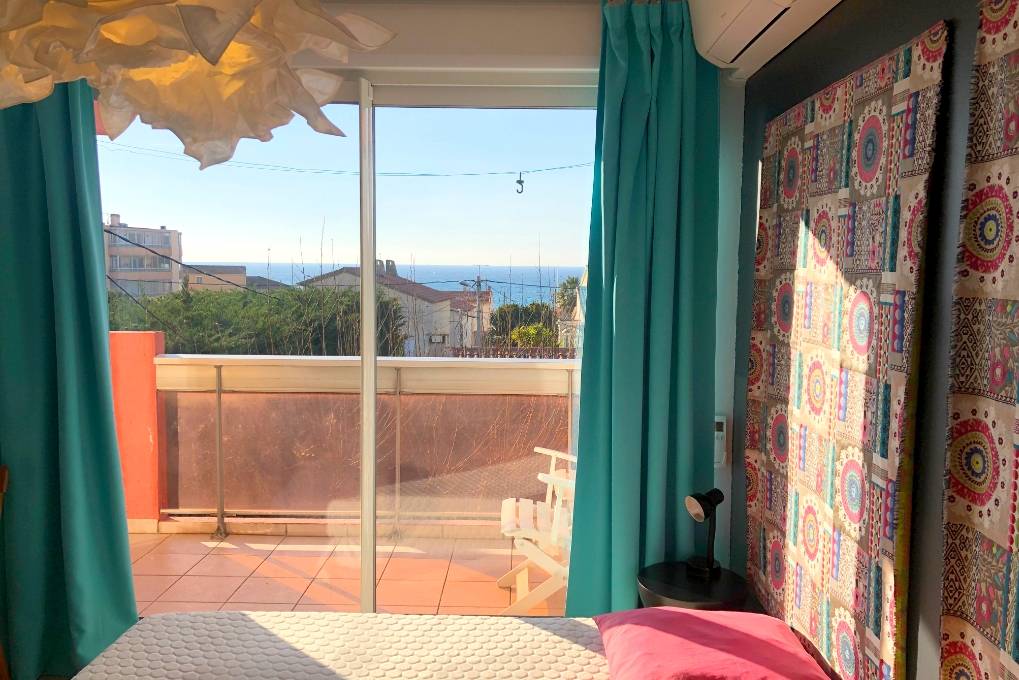 Appartement avec terrasse et vue mer à vendre à proximité des Lônes