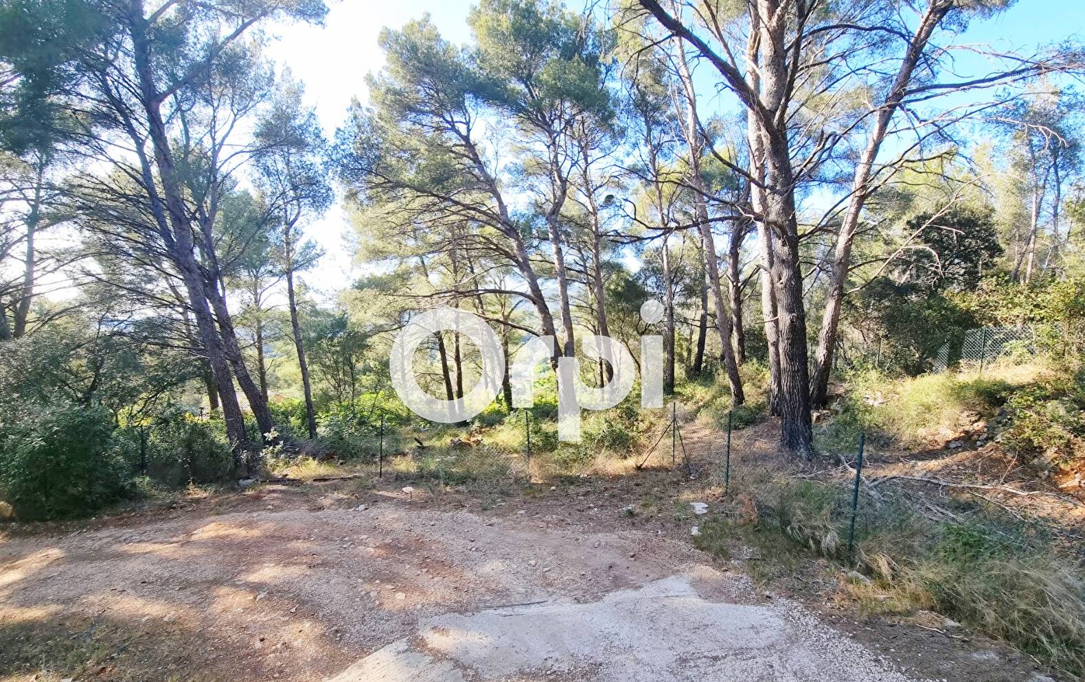 Terrain à vendre à Sanary avec vue sur le Massif du Gros Cerveau