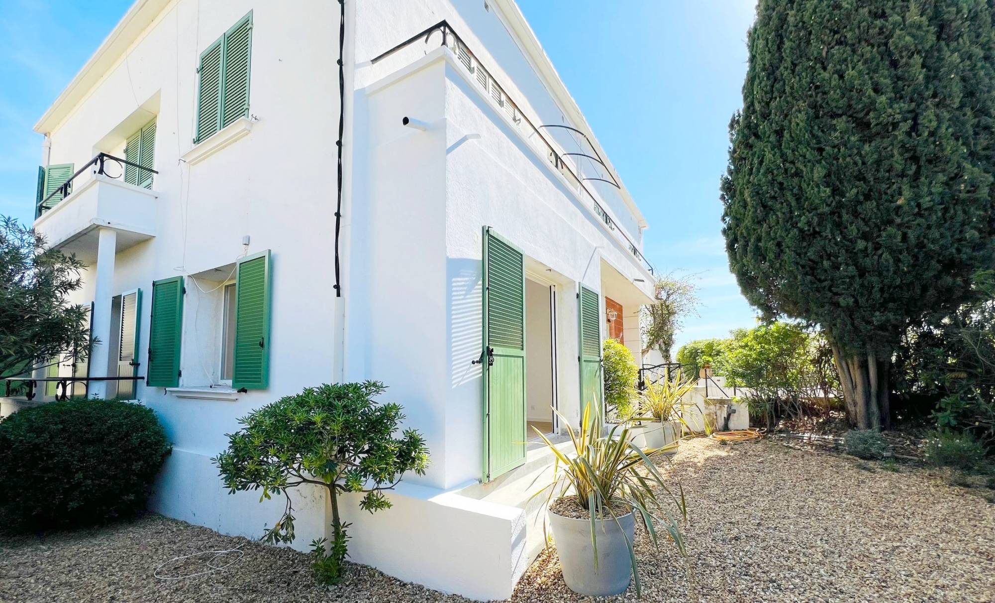 Bas de villa avec jardin à vendre quartier Renécros à Bandol