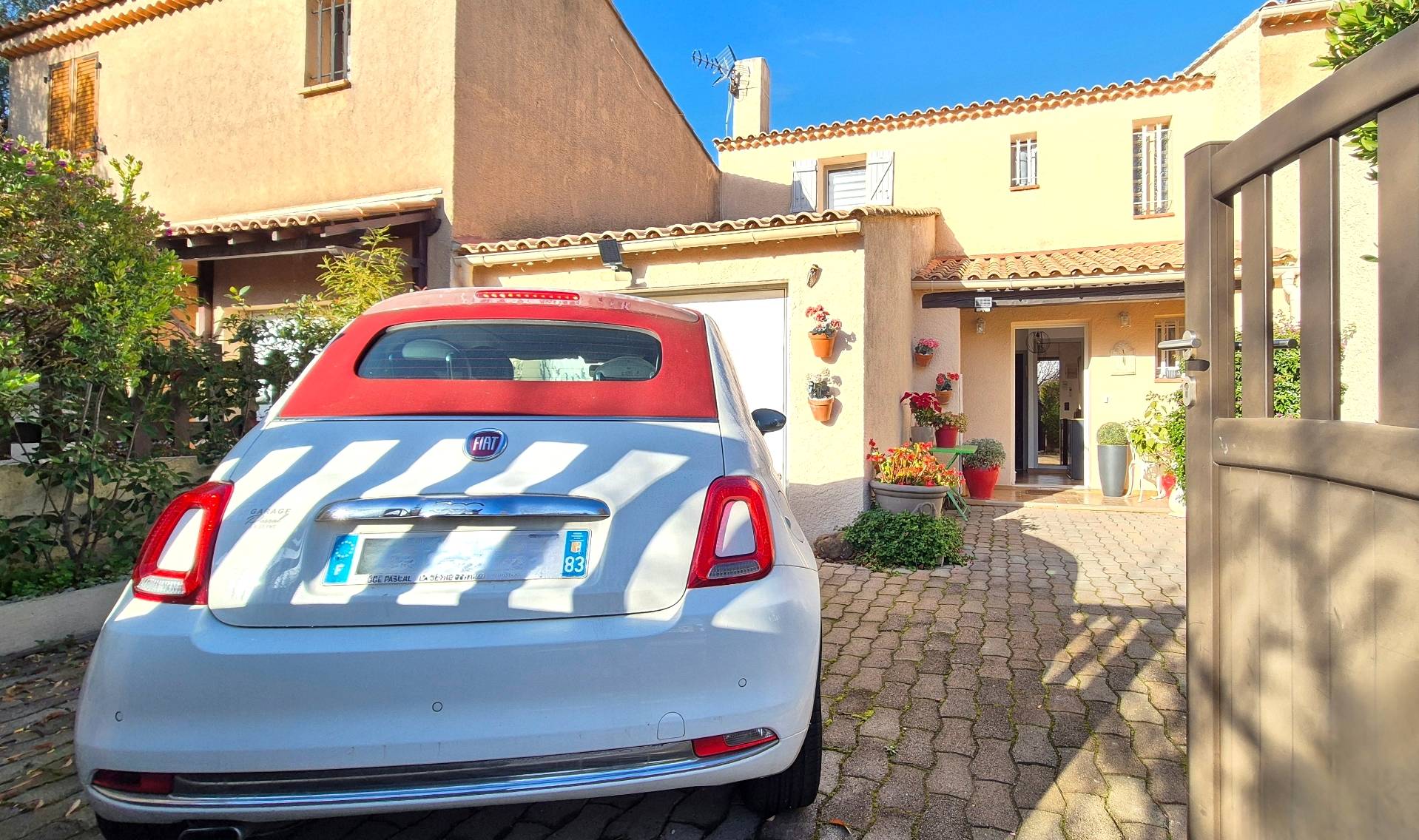 Maison de ville avec garage à vendre par notre agence immobilière Six-Fours