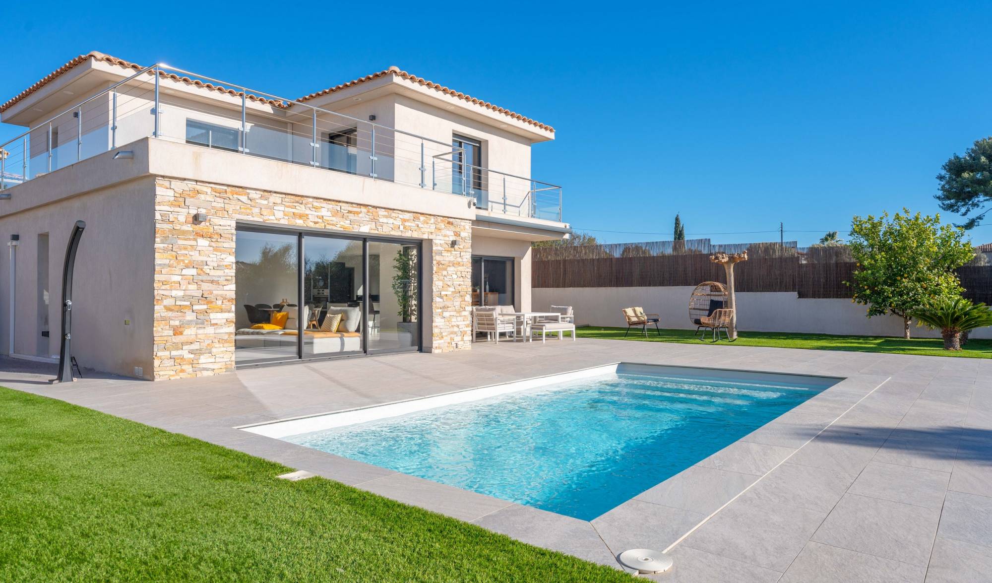 Maison contemporaine avec piscine à vendre quartier des Genêts d'Or à Sanary-sur-Mer