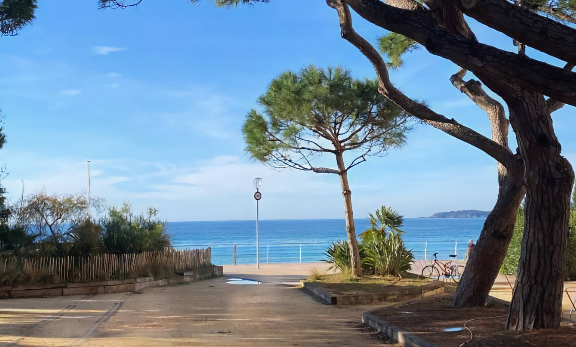 Appartement avec vue mer à vendre face à la plage des Lecques à Saint-Cyr