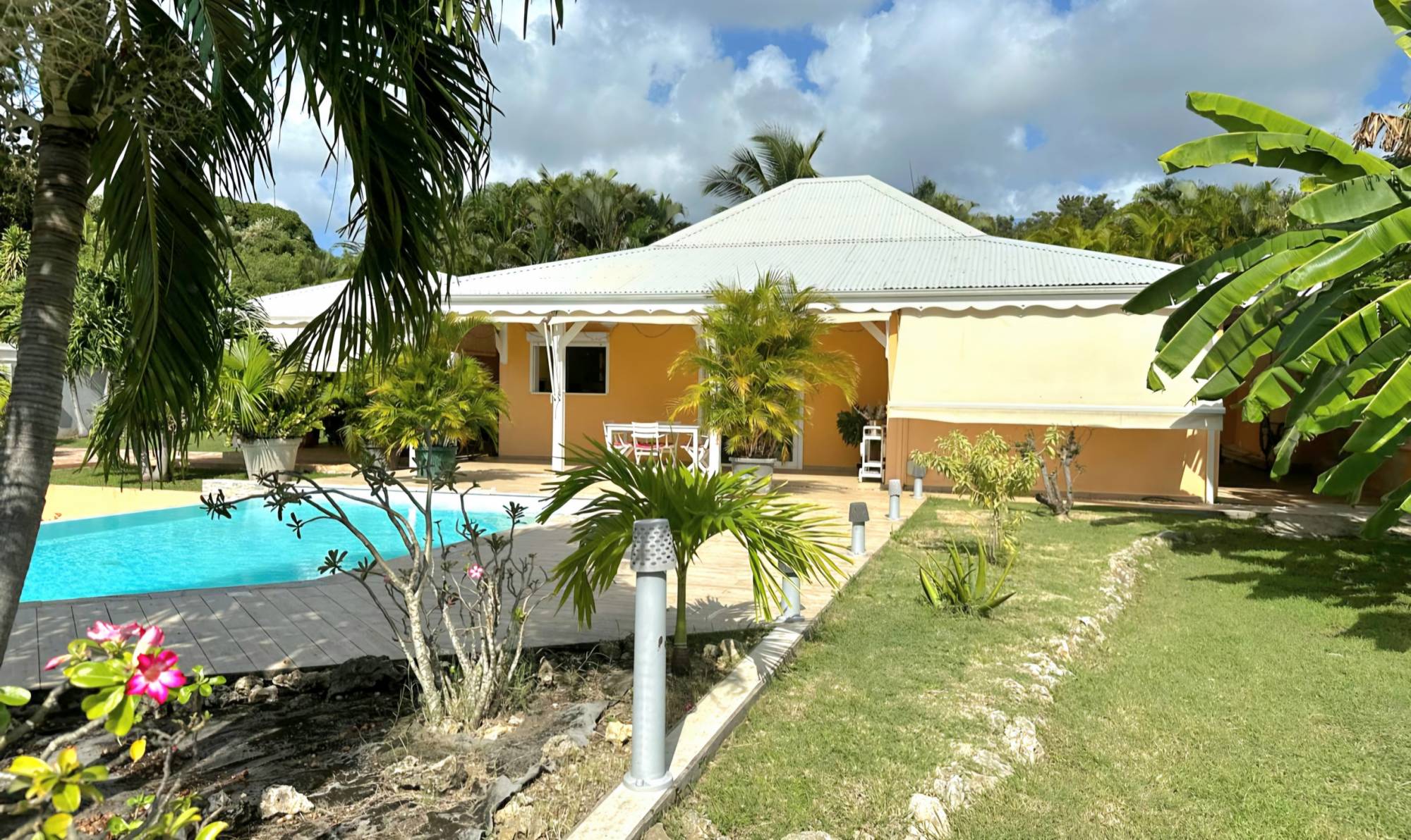 Villa avec piscine à vendre à Sainte-Anne en Guadeloupe