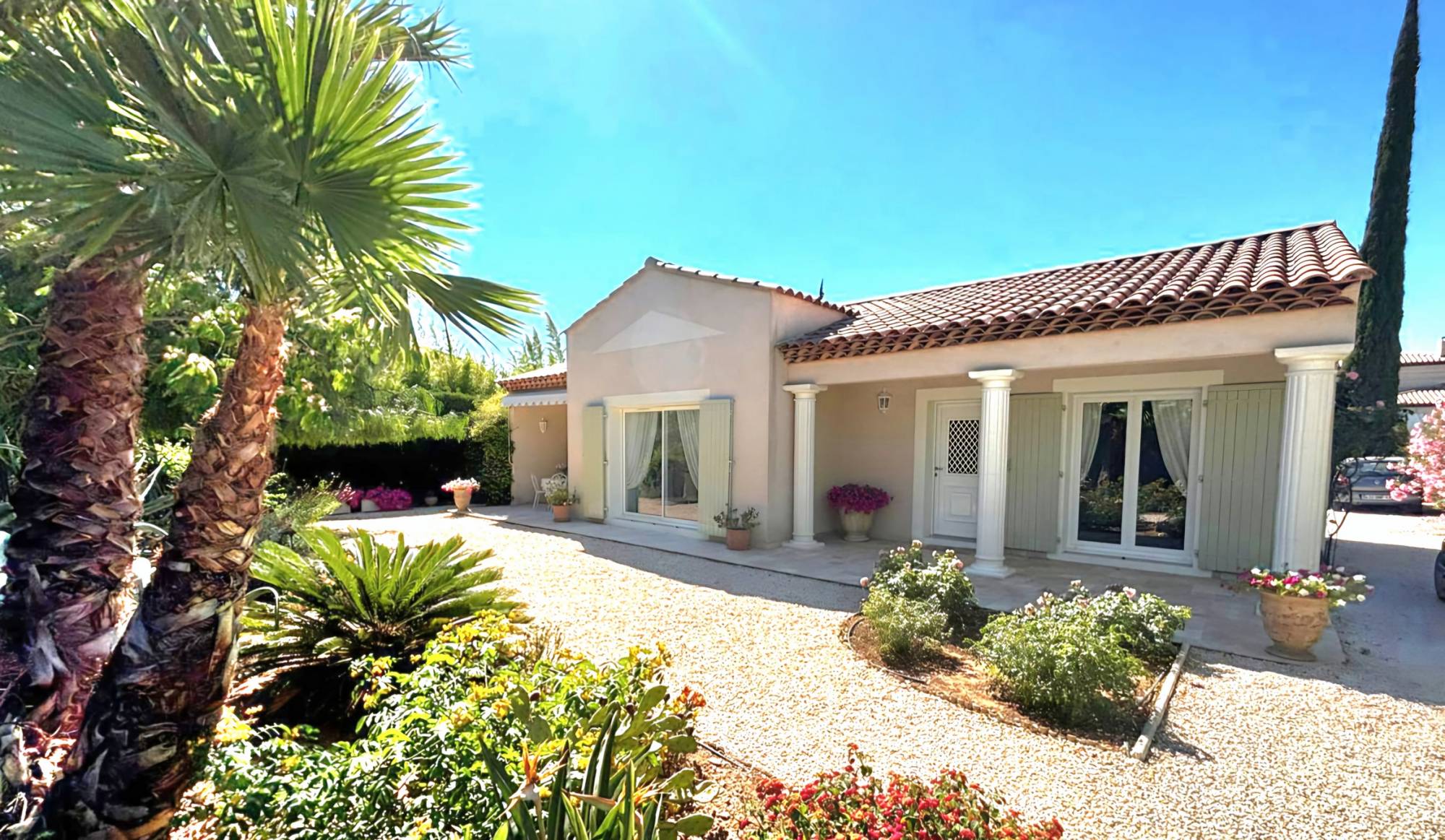 Propriété contemporaine de plain-pied avec jardin à vendre à Saint-Cyr