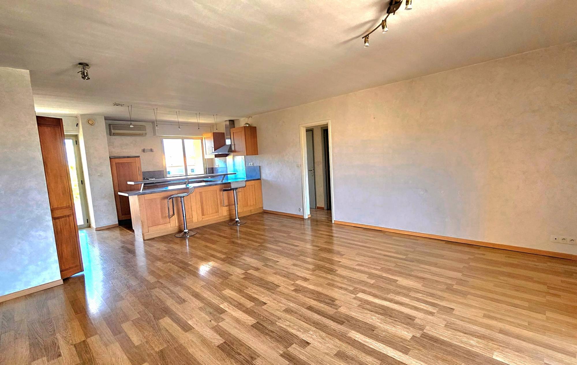 Appartement avec cave électrifiée à vendre à proximité de la rue République