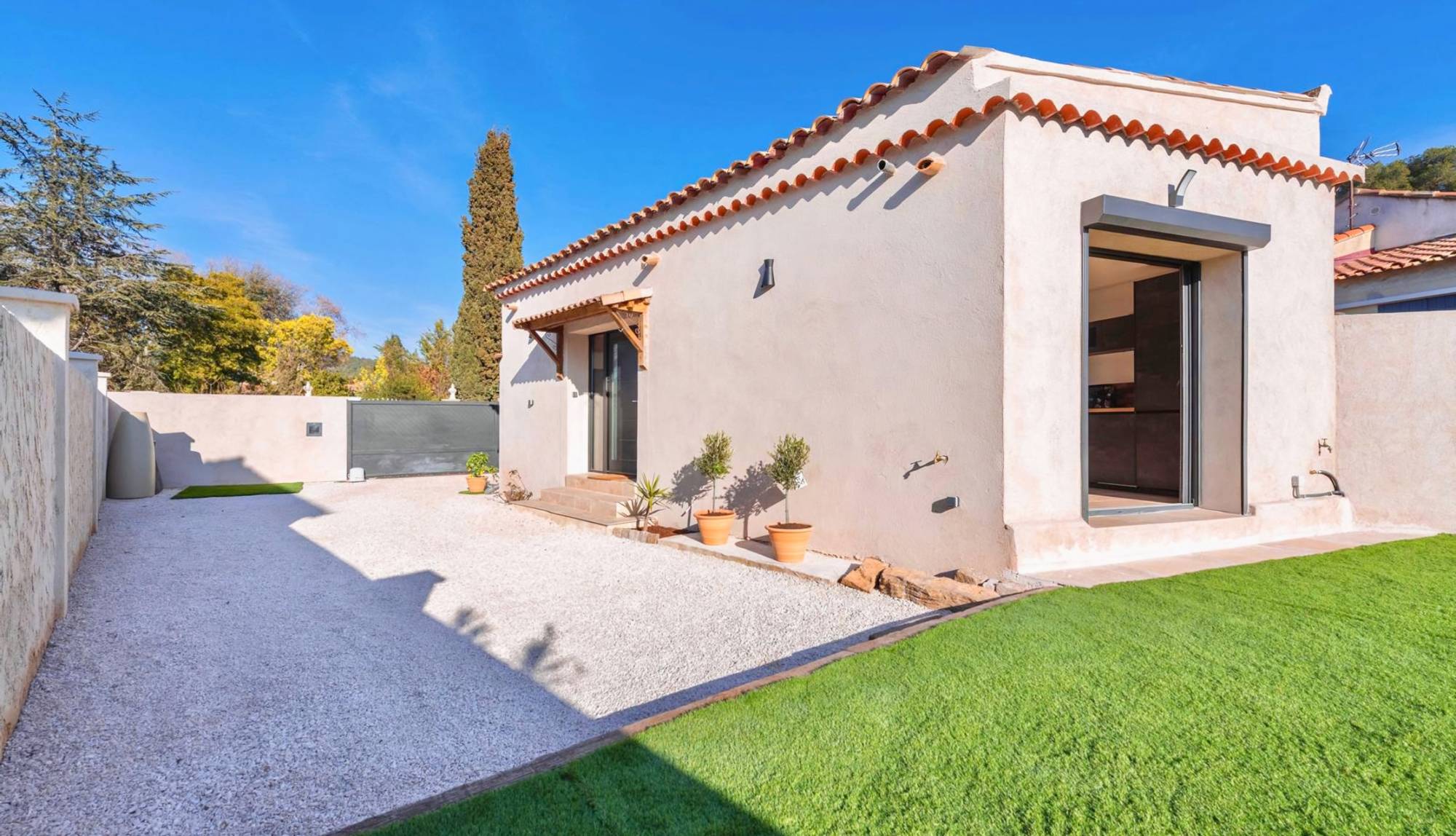 Maison rénovée de plain-pied à vendre sur la Rocade des Playes à Six-Fours-les-Plages