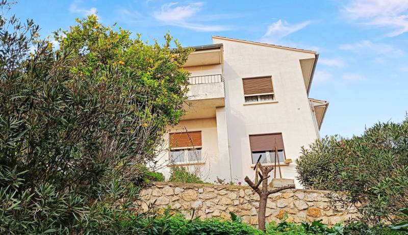 Maison 6 pièces à vendre Allée des Eglantiers à Ollioules, à la limite de Toulon