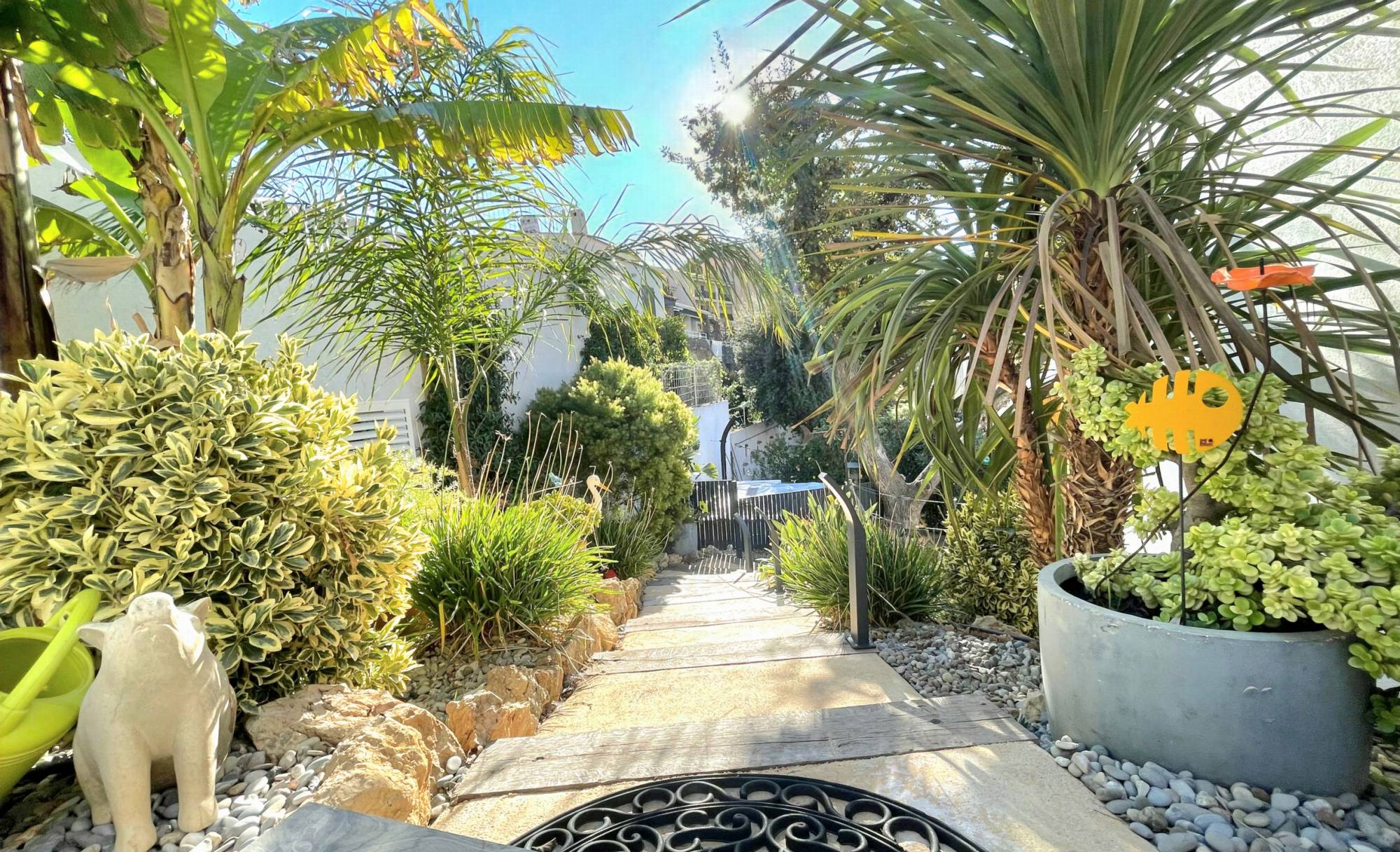 Appartement avec rootftop et jardin paysager à vendre du côté de la Montée de Font Vert à Six-Fours