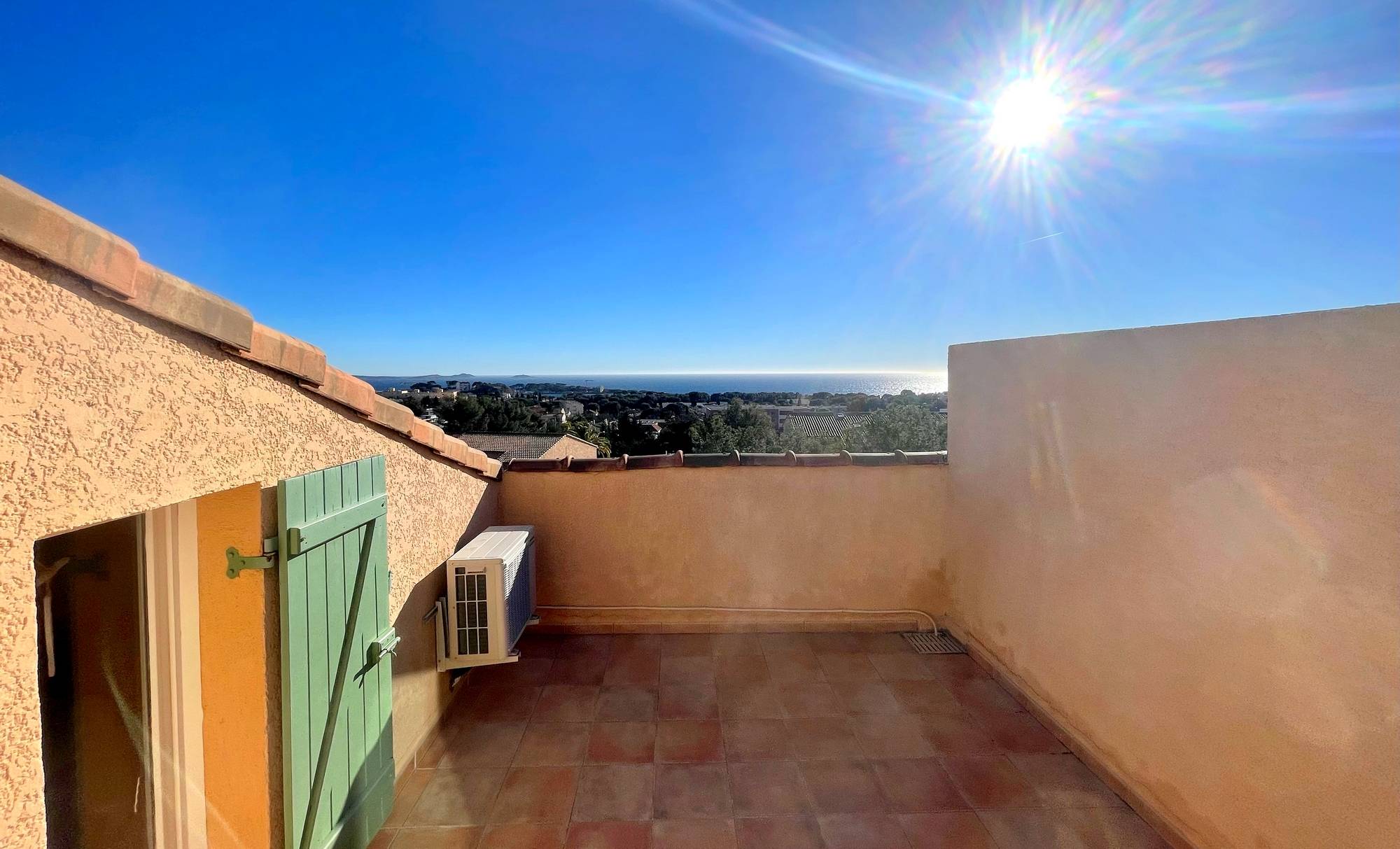 Appartement toit-terrasse avec vue mer à vendre à Bandol